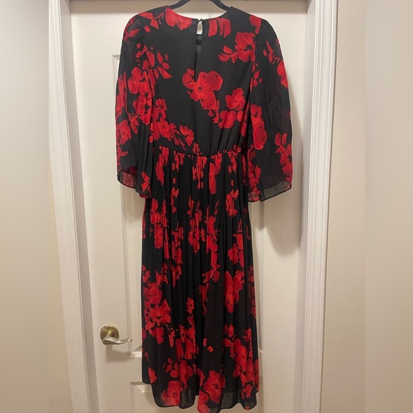NWOT H&M Chiffon Red & Black Floral  Poppy Pleated Midi Dress Women Size 6 US - Picture 9 of 12